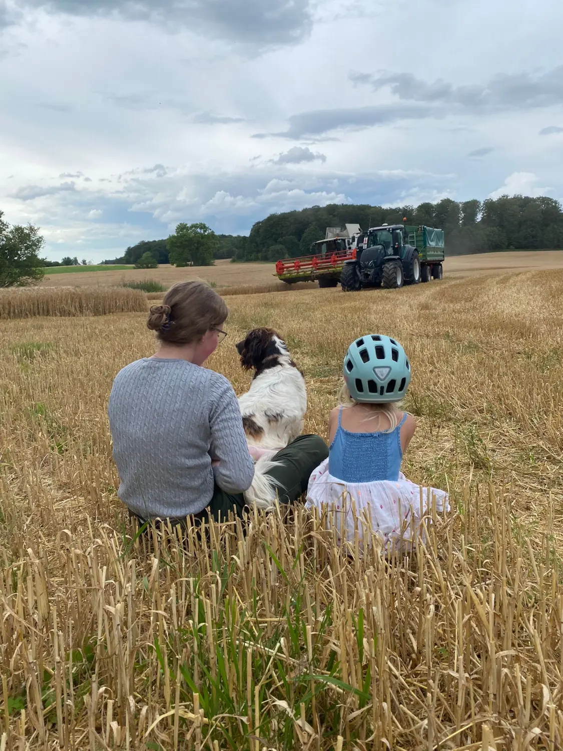 Hundedame und ein Mädchen von Ferienhof Theede